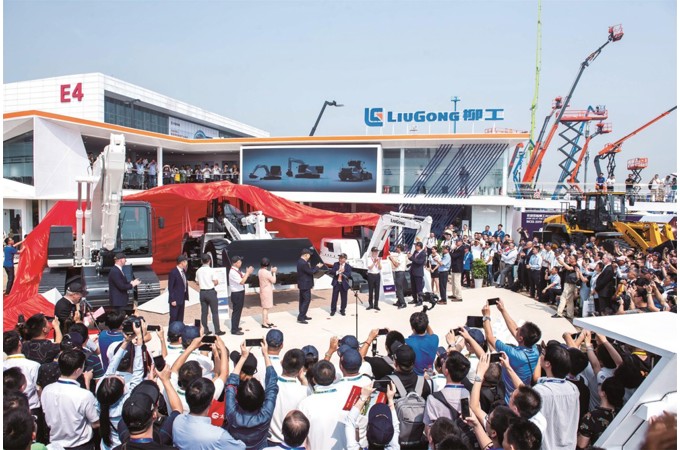 2019年發(fā)布全球首臺(tái)商用5G遙控裝載機(jī)及三款純電動(dòng)設(shè)備，推動(dòng)行業(yè)電智化轉(zhuǎn)型邁出堅(jiān)實(shí)的一步