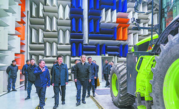 自治區(qū)副主席、自治區(qū)國資委黨委書記胡帆到柳工調(diào)研