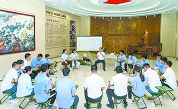 柳工團委組織優(yōu)秀青年代表開展“午餐黨課”