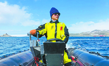 兩度赴南極戰(zhàn)風(fēng)斗雪 退役不褪志破冰爭(zhēng)先——挖掘機(jī)事業(yè)部試驗(yàn)中心技能專(zhuān)家韋蘇彬