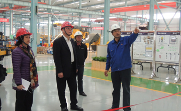 國家發(fā)改委產(chǎn)業(yè)協(xié)調(diào)司蔡副司長一行到柳工農(nóng)機公司調(diào)研