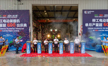 再創(chuàng)新高！柳工裝載機(jī)單月海外銷量超1000臺(tái)！