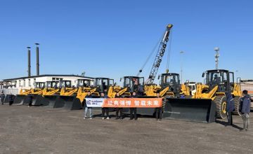 13臺柳工裝載機(jī)交付！