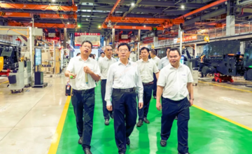 自治區(qū)副主席、自治區(qū)國(guó)資委黨委書記苗慶旺率隊(duì)到柳工調(diào)研