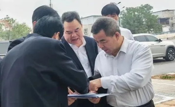 自治區(qū)國資委黨委委員、副主任唐愛斌到柳工調(diào)研