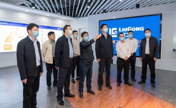 自治區(qū)政協(xié)副主席李彬、費志榮一行到柳工調(diào)研