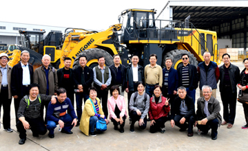 自治區(qū)國資委老領導蒞臨公司參觀訪問