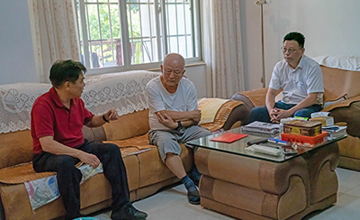 柳州市國慶節(jié)前到公司慰問全國勞動(dòng)模范