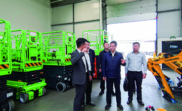 自治區(qū)副主席、柳州市委書(shū)記譚丕創(chuàng)走訪柳工英國(guó)公司