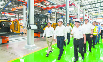 自治區(qū)副主席、柳州市委書記譚丕創(chuàng)到柳工調(diào)研