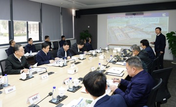 柳州市委書記張壯、市長劉勝友到柳工座談交流